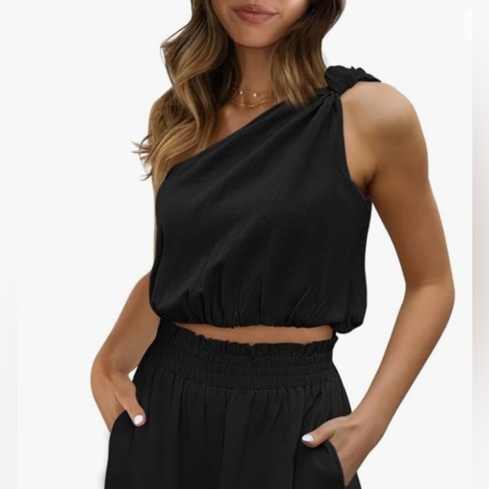 🌺NWT/ AUTOMET CROP TOP